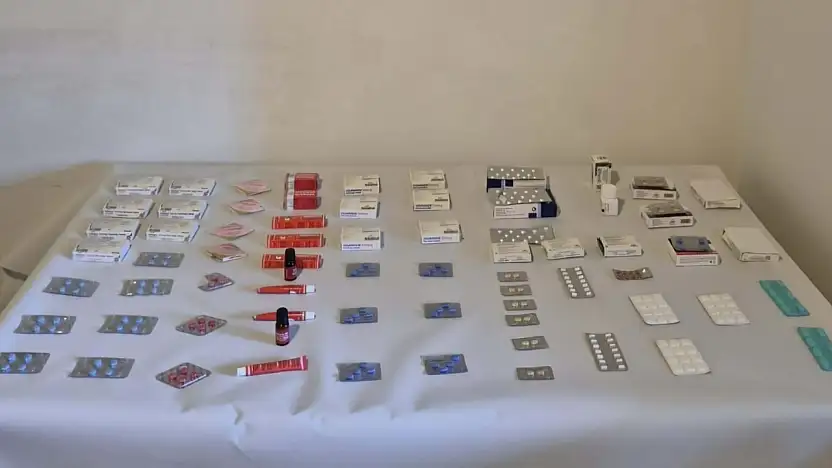 Cinsel içerikli haplarla yakalandı