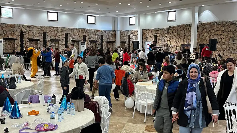 Çocuklar yeni yıla neşeyle merhaba dedi