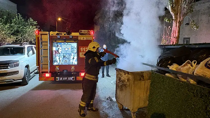 Çöp konteynerinden yükselen alevler korkuttu