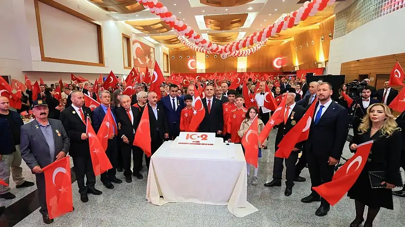 Cumhuriyet'in 102. yılına Vali Akbıyık'tan görkemli resepsiyon