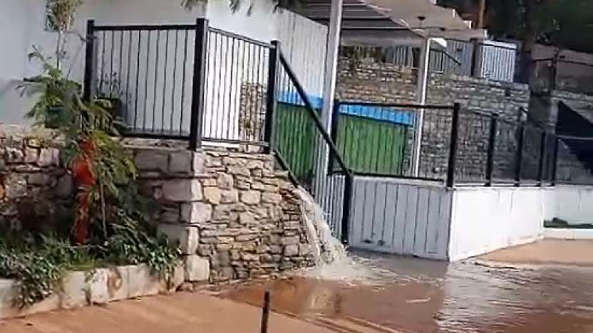 Denize boşaltılan pis su tepki çekti