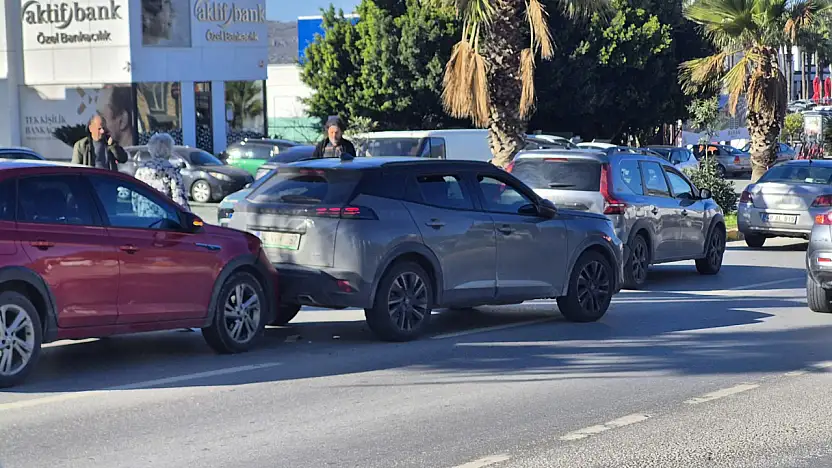 Dört araç hasar gördü