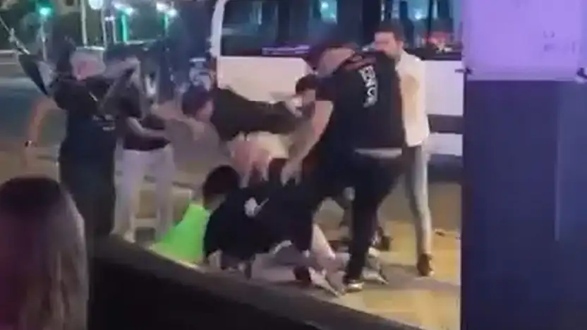 Eğlence mekanı çalışanlarının kadın turistleri darp ettiği iddiası