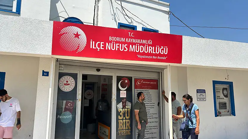 Ehliyetlerini yenilemek isteyen vatandaşlar Bodrum nüfus müdürlüğü'ne akın etti!