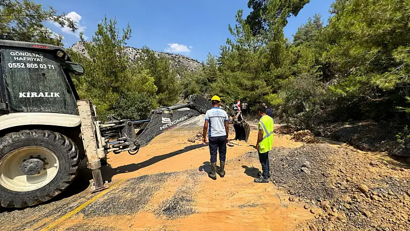 Elektrik direği çalışması sırasında Bodrum'a su sağlayan ana hat patladı