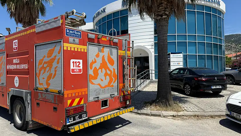 Elektrik panosundan çıkan duman çalışanları sokağa döktü
