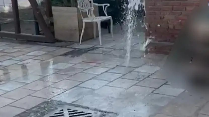 Evlerde su yok, sokaklar göle döndü! MUSKİ yine sınıfta kaldı