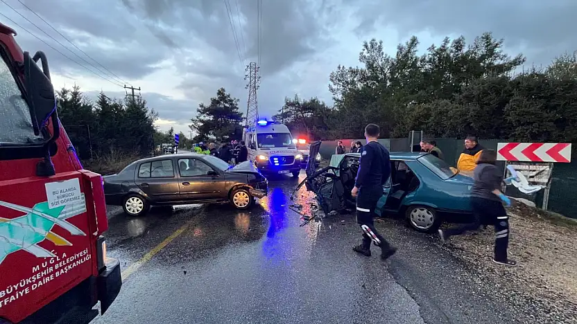 Feci kaza otomobiller kafa kafaya çarpıştı