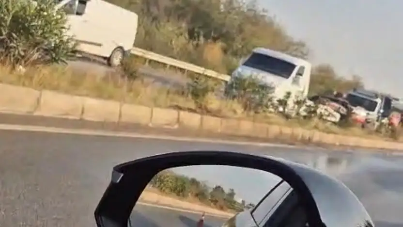 Feci kaza üç araç birbirine girdi