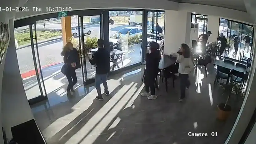 Fethiye'de 3.5'lik deprem korkuttu o anlar kamerada