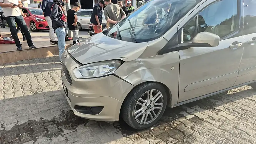 Gümbet'te ticari araç ile motosiklet çarpıştı, 2 yaralı