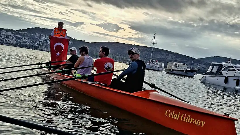 Halikarnas kürek kulübü sporcuları, Ata'yı deniz üzerinde andı