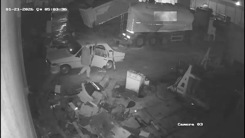 Hurda hırsızlığı güvenlik kamerasına yansıdı