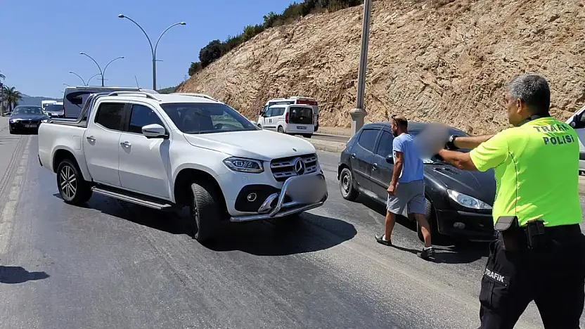 İbrahim Tatlıses'in kızı Dilan Çıtak Polisin Üzerine Araba Sürdü!