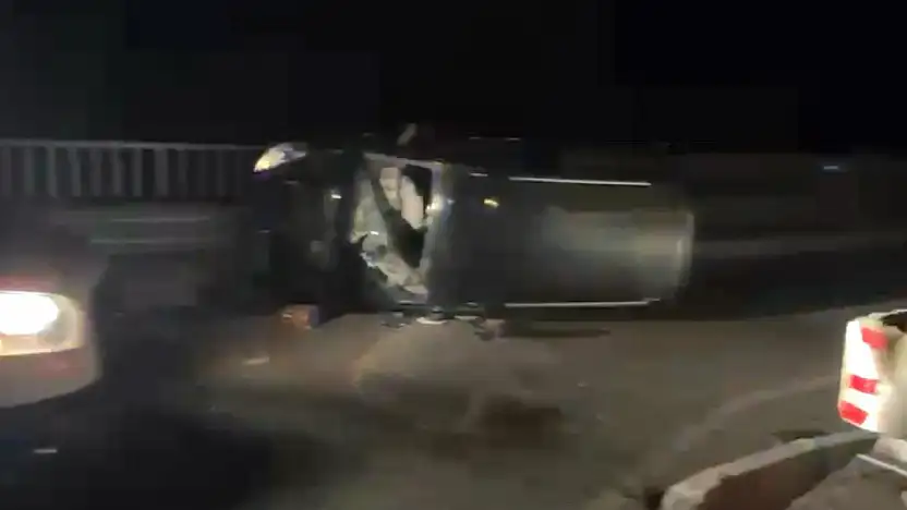 İki araç çarpıştı  6 yaralı