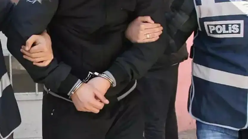 İki kamu görevlisi tutuklandı