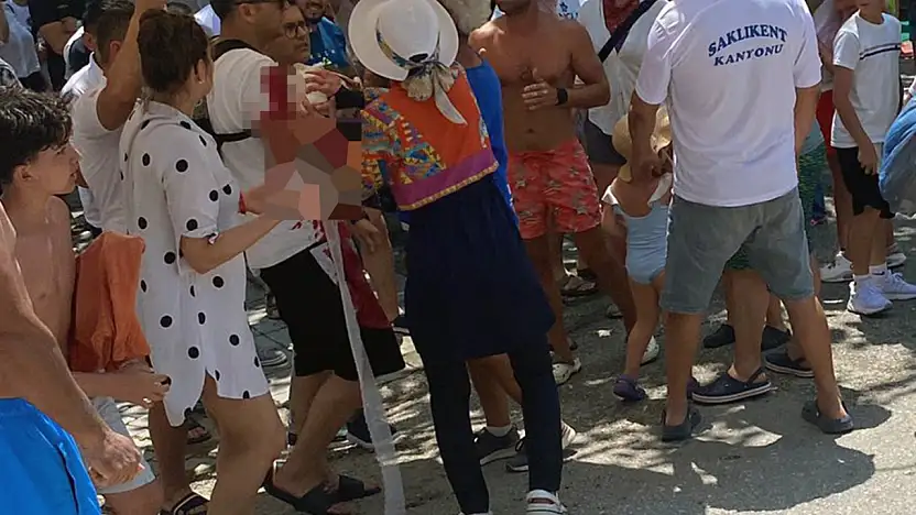 Kanyonda başına taş düşen 3 yaşındaki çocuk ağır yaralandı