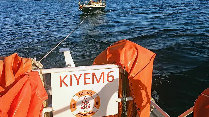 Karaada açıklarında sürüklenen tekne kurtarıldı