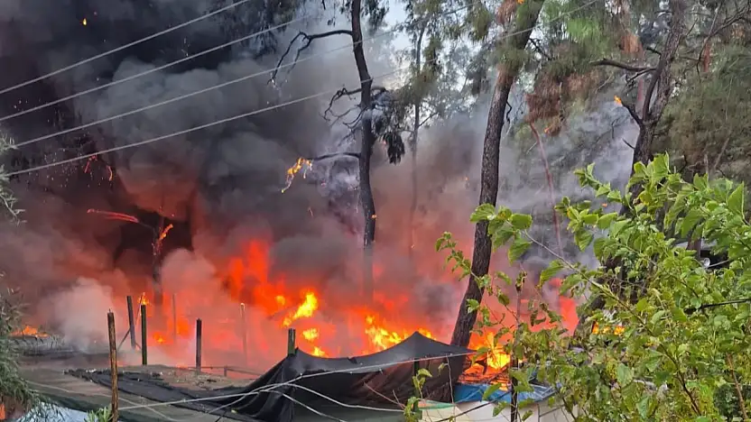 Karavan ve bungolovlar küle döndü