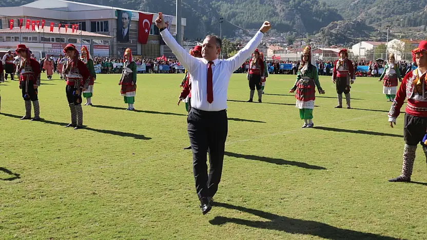 Kaymakam Akkaya'dan zeybek gösterisi