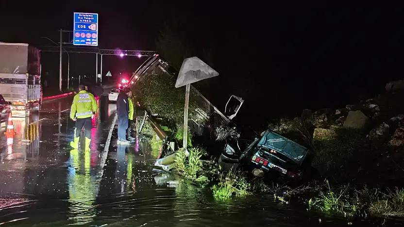 Kaynar kavşağı'nda zincirleme kaza: 3 kişi yaralandı