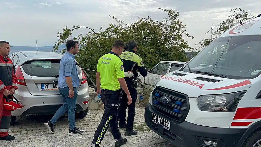 Kesici aletle intihara kalkıştı, polis ikna etti