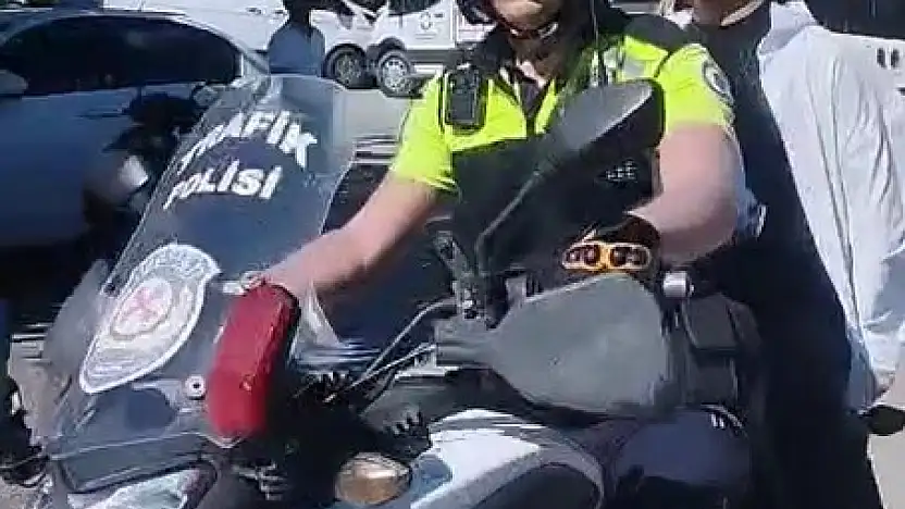 Kimliğini unutan öğrenciye polis yetişti, sınava dakikalar kala girebildi