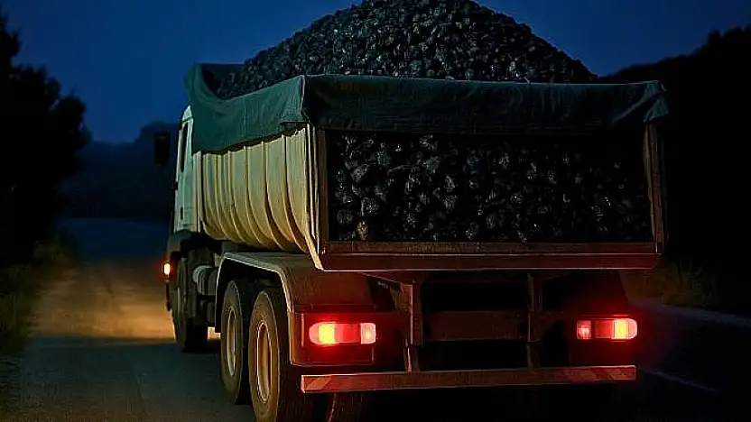 Kömür taşıyan şoför aracında hayatını kaybetti