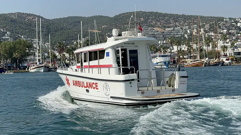 Leros Adası'nda fenalaşan gazeteci Hasan Cemal deniz ambulansıyla Bodrum'a getirildi