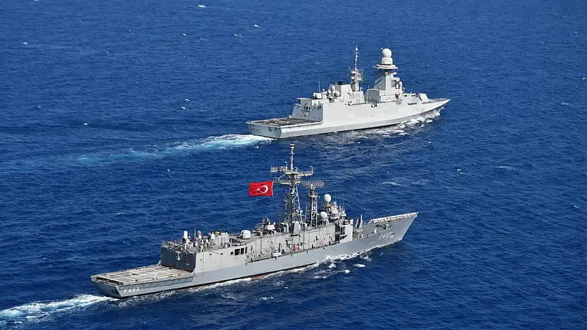 Mavi Vatan'ın yüzen kalesi TCG Gelibolu Fırkateyni İtalya Deniz Kuvvetleri unsuru İTS Bergamini ile eğitimler icra etti