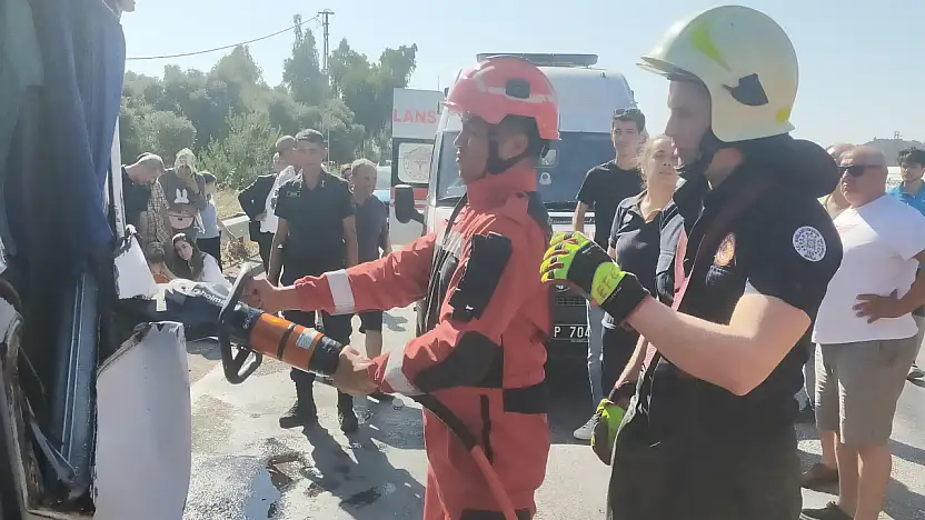 Milas'ta feci kaza! 13 yaralı 1 kişi hayatını kaybetti!
