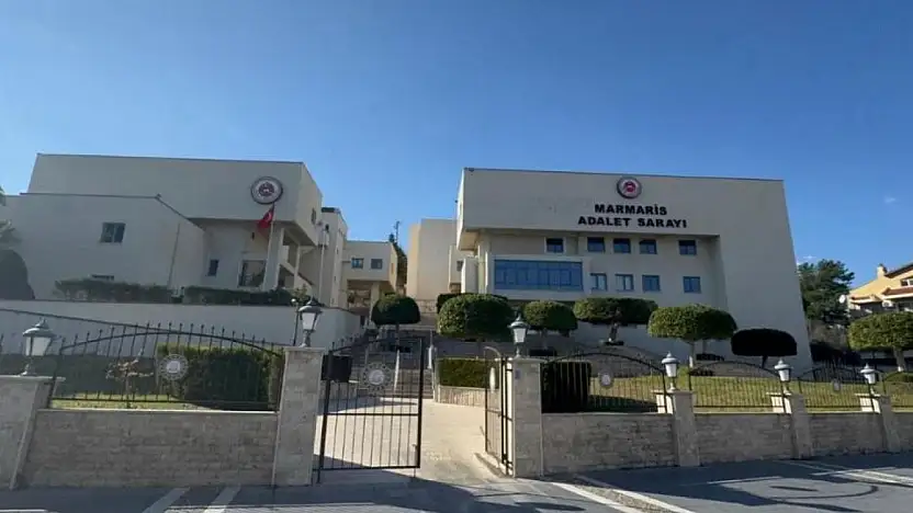 Motosiklete çarparak iki kişiyi yaralayan otomobil sürücüsü tutuklandı