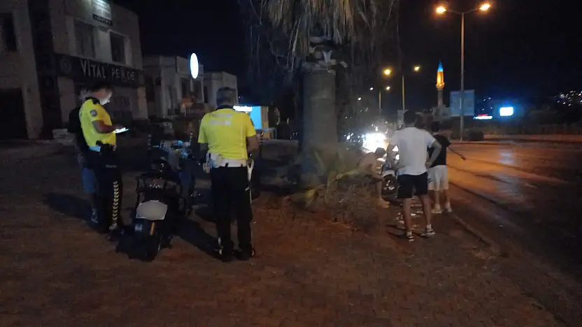 Motosikletli Genç Yaralandı, Çarpan Sürücü Kaçtı !