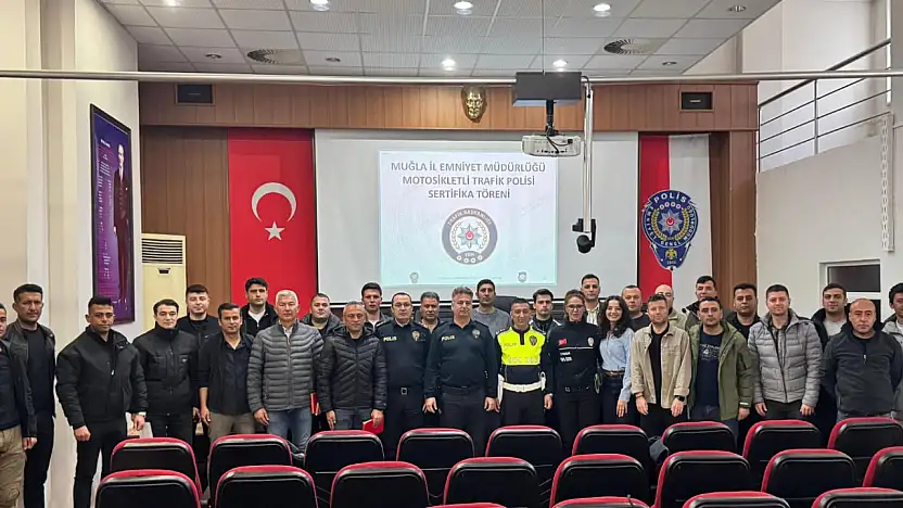 Motosikletli trafik polislerine şahin eğitimi