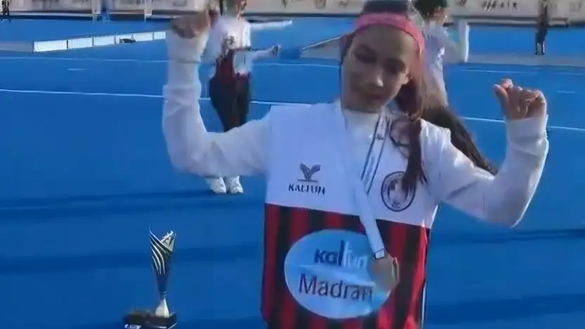 Muğla'nın şampiyon kızlarından Konya'da efsane kutlama şampiyonluk Zeybek ile taçlandı