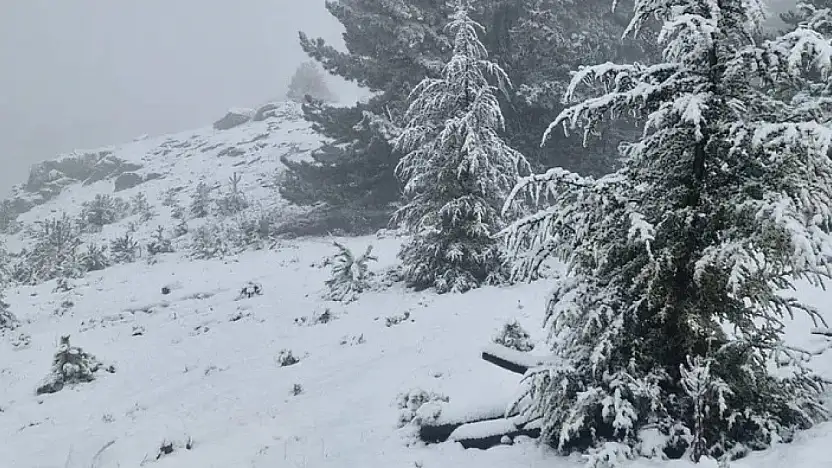 Muğla'nın zirvesi Göktepe'de yılın ilk karı yağdı