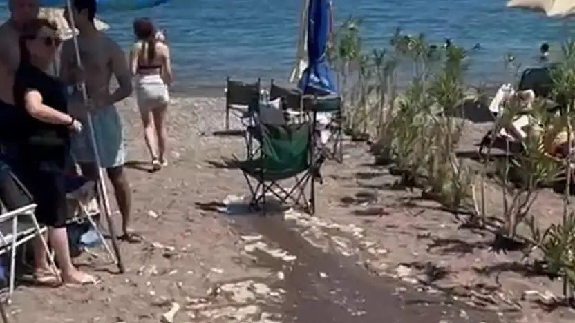 Otelin havuz suyu halk plajına aktı