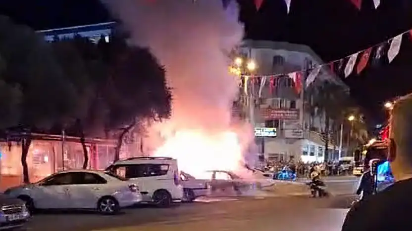 Otomobil alev alev yandı