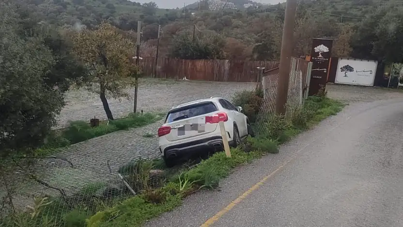 Otomobil şarampolde bitti