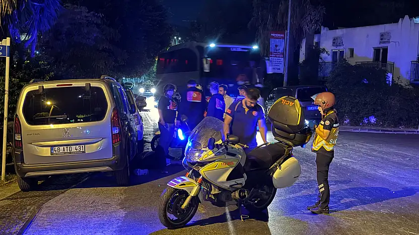 Panelvan çıkış yaptı motosikletle çarpıştı !