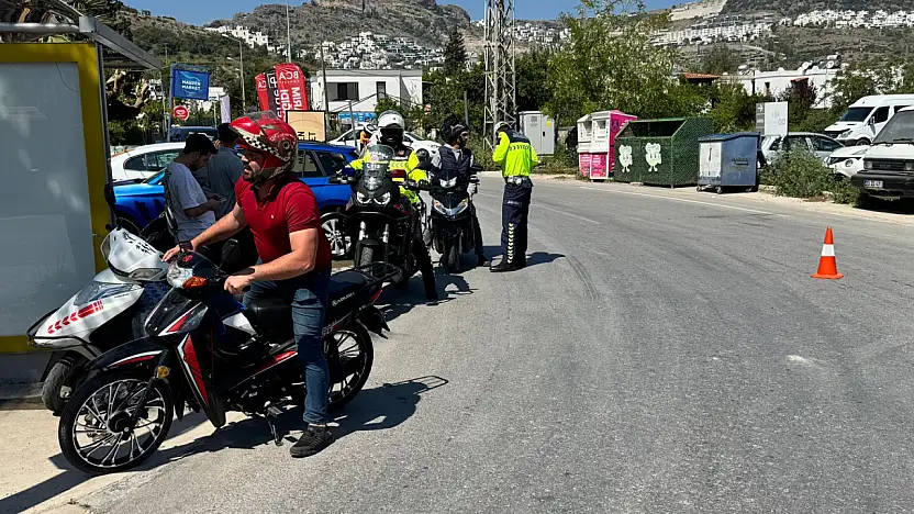 Plakasız ve abartı egzozlu motosiklete ceza