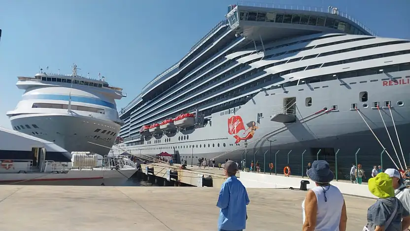 Resilient Lady ve Astoria Grande Bodrum'da demir attı