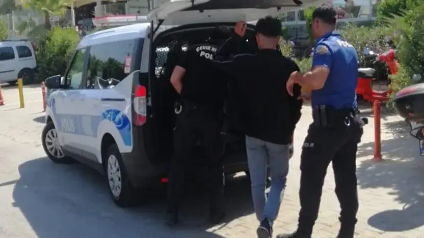 Sahilde baygın şekilde bulunan şahsın üzerinden yasaklı madde ve kesici alet çıktı