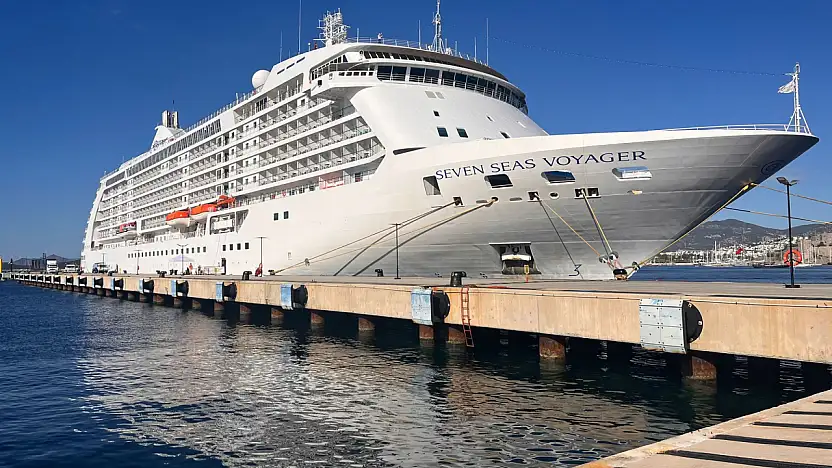 Seven Seas Voyager Bodrum limanında