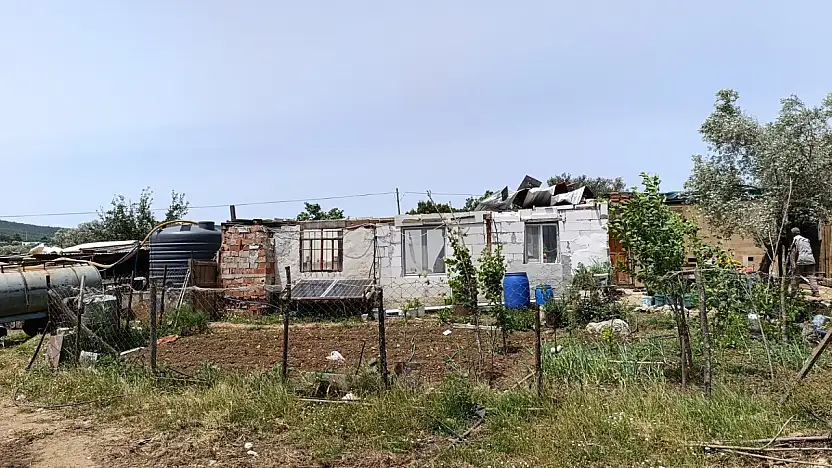 Şiddetli Rüzgar Bodrum'da Etkisini Sürdürüyor: Çatı Uçtu Maddi Hasar Oluştu
