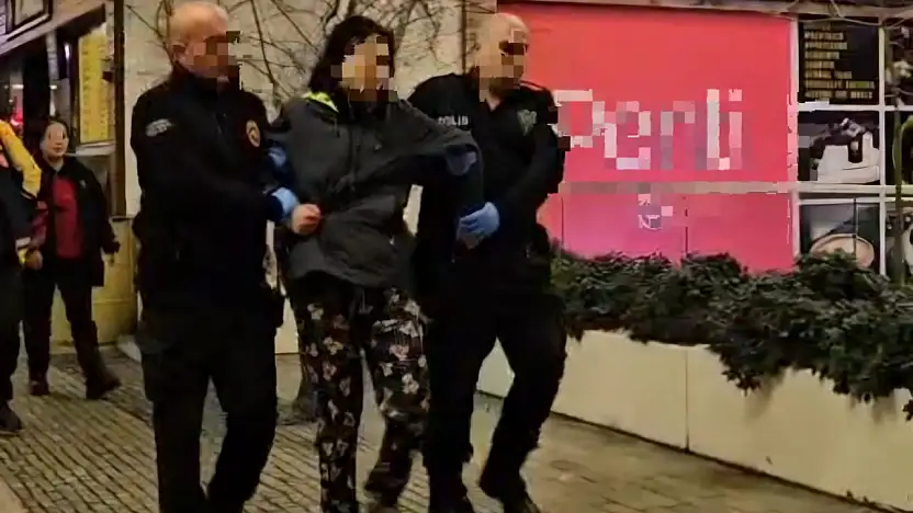 Sokaktaki olayın ardından alışveriş merkezinde panik