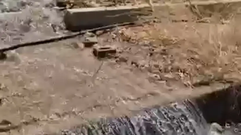 Su hattı patladı! Binlerce litre su boşa aktı!