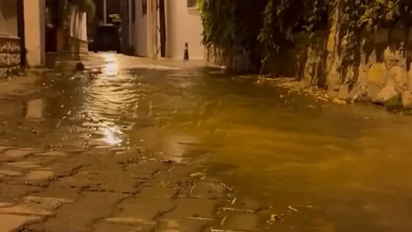 Sular şelale gibi akıyor, halk susuzluktan kırılıyor