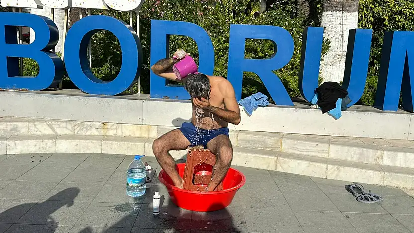 Susuzluğa isyan eden vatandaş belediyenin önünde protesto etti