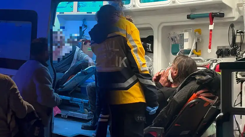 Tartışma bıçaklı kavgaya dönüştü 2 yaralı